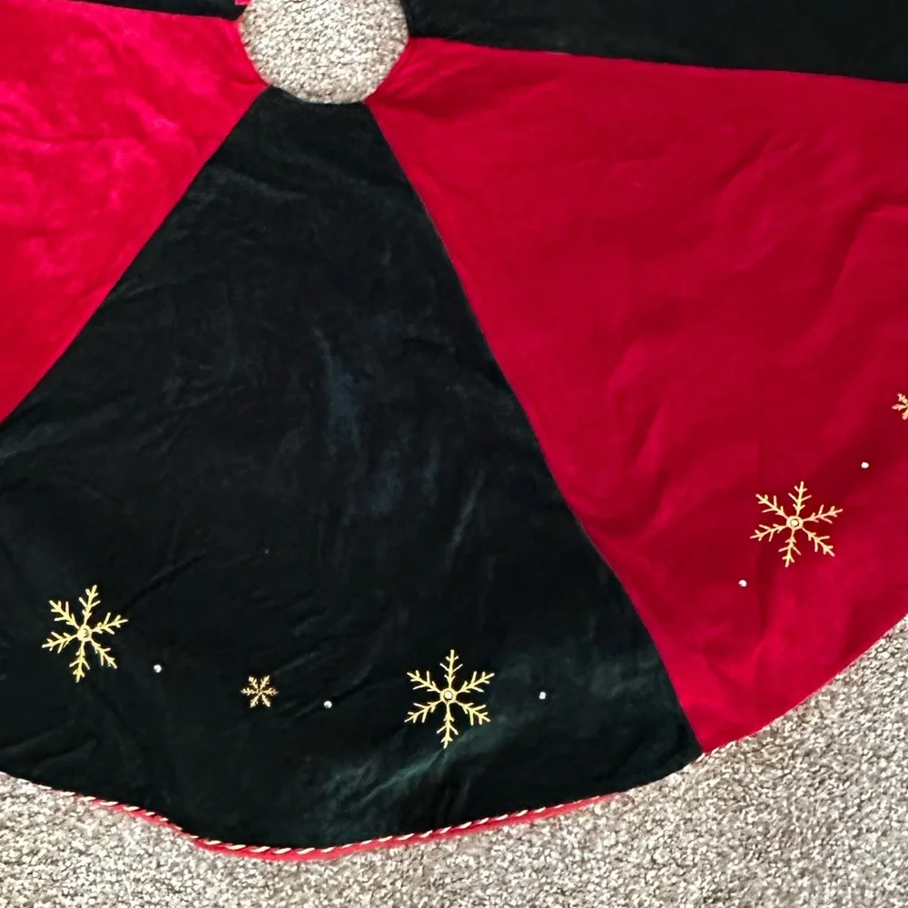 🎄VTG Red, Green & Gold Snowflake Design Round Christmas Tree Skirt 50" - Picture 2 of 12